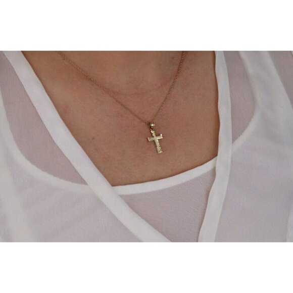 14k Yellow Gold Cross Necklace 18" Chain - Picture 2 of 7
